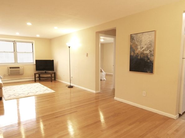 12 Colonial Village Dr 12, Arlington MA 02474