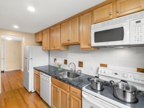 12 Colonial Village Dr 12, Arlington MA 02474