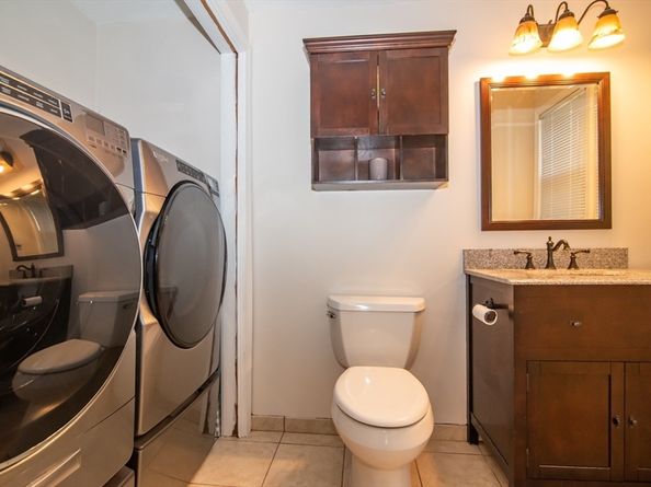 271 Wellman Ave 271, Chelmsford MA 01863