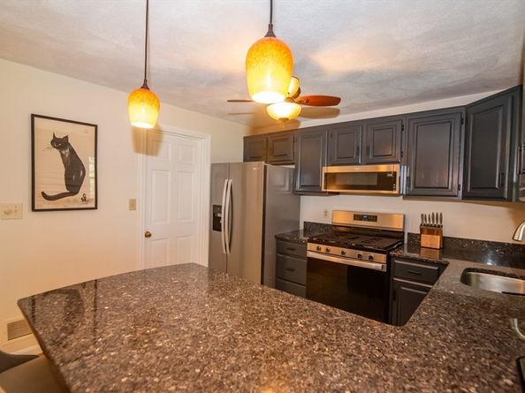271 Wellman Ave 271, Chelmsford MA 01863