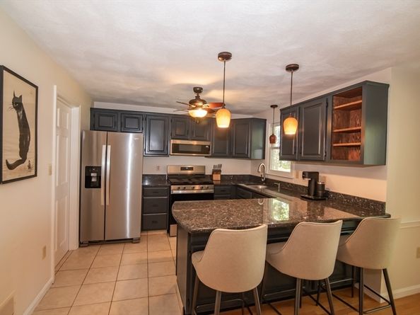 271 Wellman Ave 271, Chelmsford MA 01863