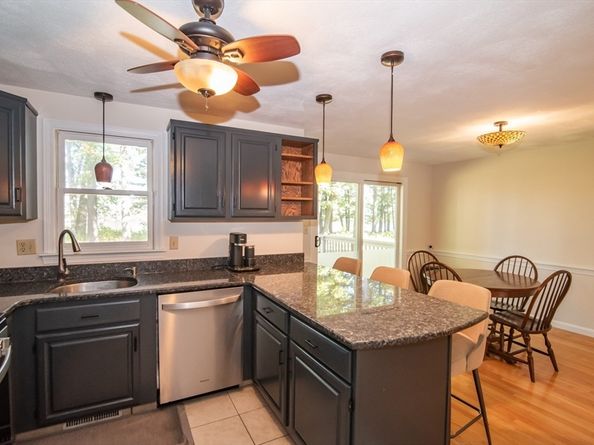 271 Wellman Ave 271, Chelmsford MA 01863