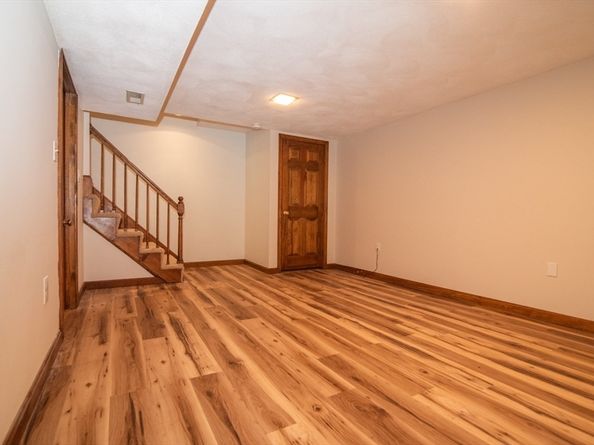 271 Wellman Ave 271, Chelmsford MA 01863