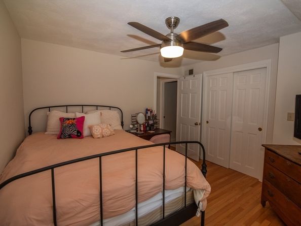 271 Wellman Ave 271, Chelmsford MA 01863