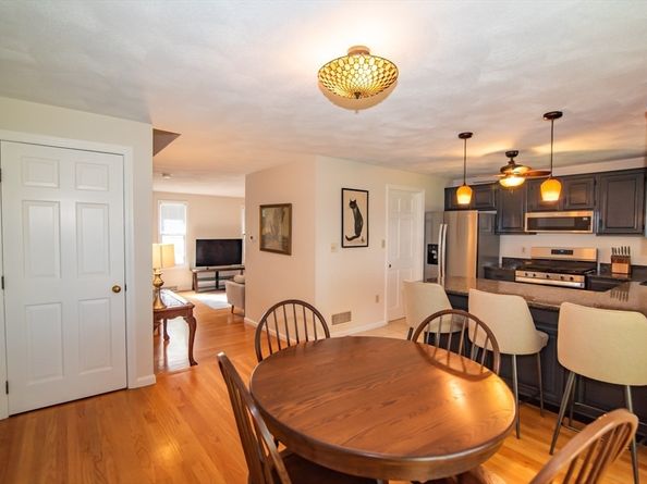 271 Wellman Ave 271, Chelmsford MA 01863