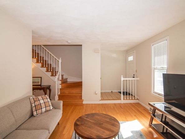 271 Wellman Ave 271, Chelmsford MA 01863