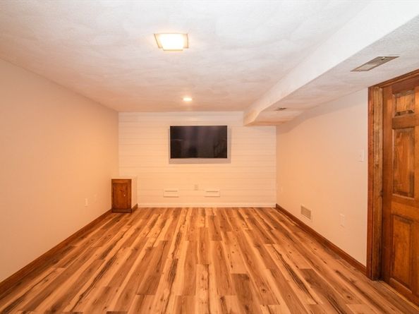 271 Wellman Ave 271, Chelmsford MA 01863