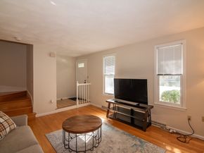 271 Wellman Ave 271, Chelmsford MA 01863
