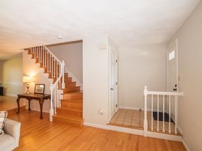 271 Wellman Ave 271, Chelmsford MA 01863
