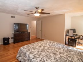 271 Wellman Ave 271, Chelmsford MA 01863