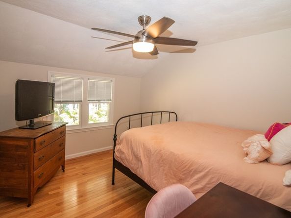 271 Wellman Ave 271, Chelmsford MA 01863