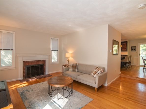 271 Wellman Ave 271, Chelmsford MA 01863