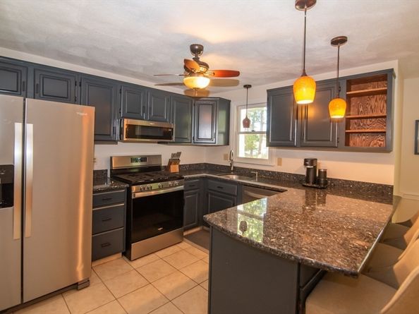 271 Wellman Ave 271, Chelmsford MA 01863