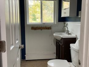 381 Pleasant St, Leicester MA 01524