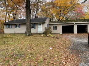 381 Pleasant St, Leicester MA 01524