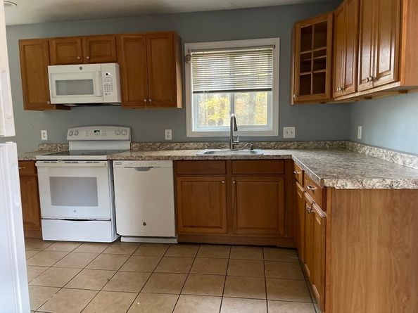 381 Pleasant St, Leicester MA 01524