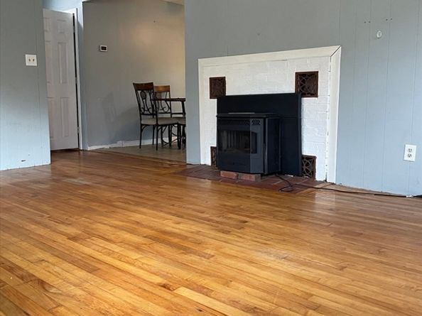 381 Pleasant St, Leicester MA 01524