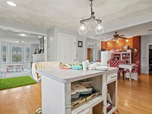 18 Central St, Woburn MA 01801