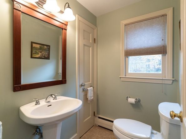 1 Leslie Ln, Sturbridge MA 01566