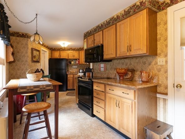 1 Leslie Ln, Sturbridge MA 01566