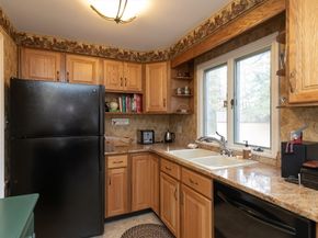 1 Leslie Ln, Sturbridge MA 01566
