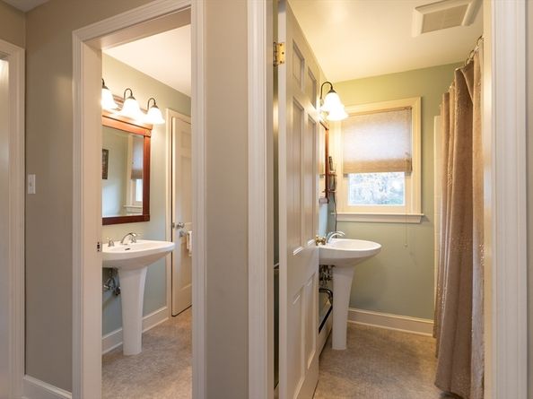 1 Leslie Ln, Sturbridge MA 01566