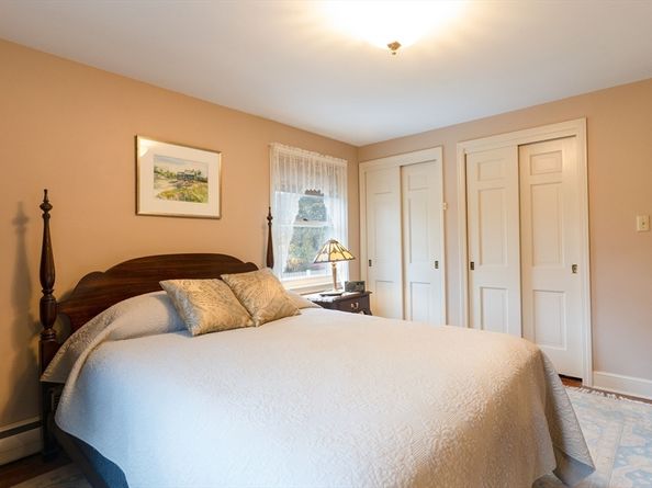 1 Leslie Ln, Sturbridge MA 01566
