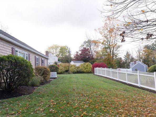 1 Leslie Ln, Sturbridge MA 01566
