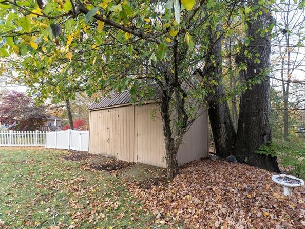 1 Leslie Ln, Sturbridge MA 01566