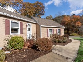 1 Leslie Ln, Sturbridge MA 01566