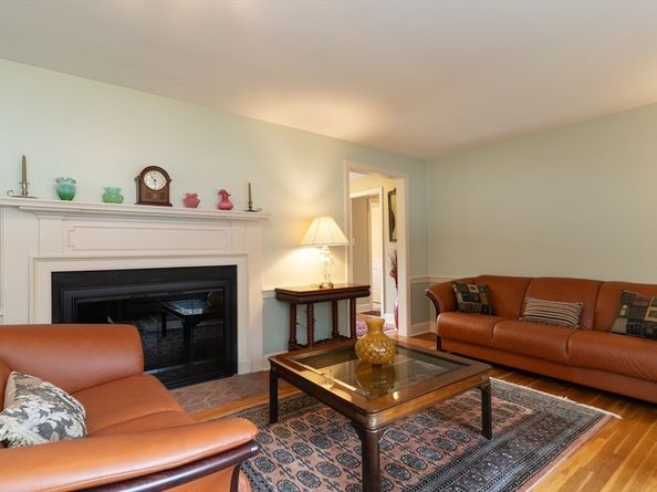 1 Leslie Ln, Sturbridge MA 01566