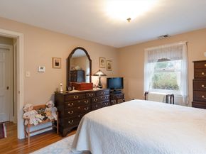 1 Leslie Ln, Sturbridge MA 01566