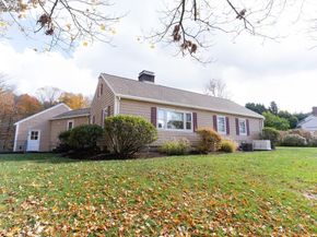 1 Leslie Ln, Sturbridge MA 01566
