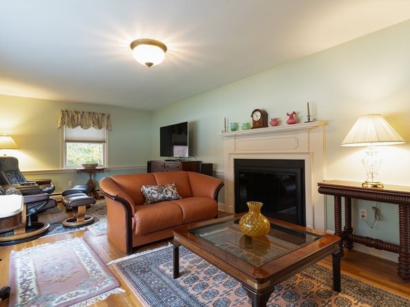 1 Leslie Ln, Sturbridge MA 01566