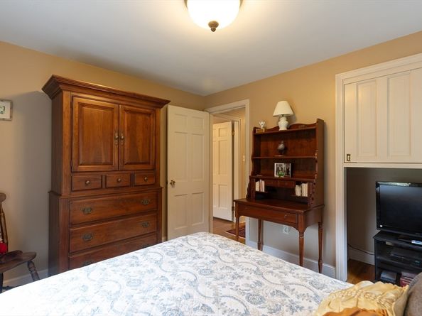 1 Leslie Ln, Sturbridge MA 01566