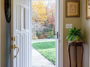 1 Leslie Ln, Sturbridge MA 01566