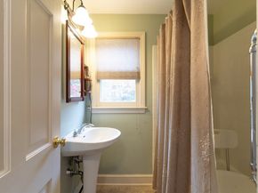 1 Leslie Ln, Sturbridge MA 01566