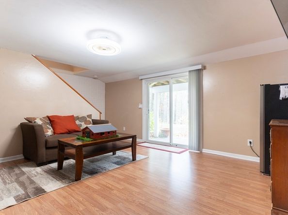 213 Bayberry Hill Ln 213, Leominster MA 01453