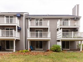 213 Bayberry Hill Ln 213, Leominster MA 01453