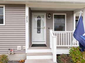 213 Bayberry Hill Ln 213, Leominster MA 01453