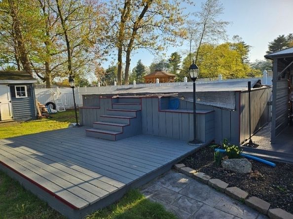 65 Leahy Rd, Brockton MA 02302