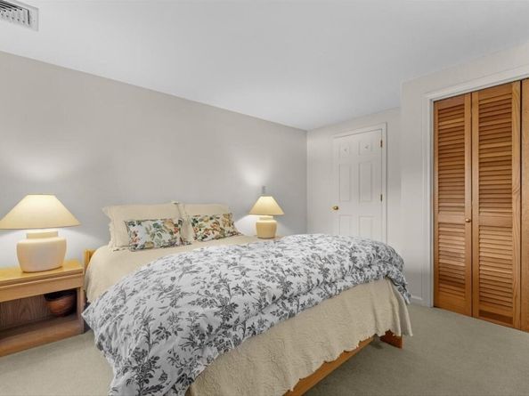 8 Flynn St, Natick MA 01760