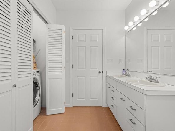 8 Flynn St, Natick MA 01760