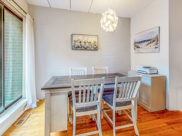 1856 Beacon St. 2C, Brookline MA 02445