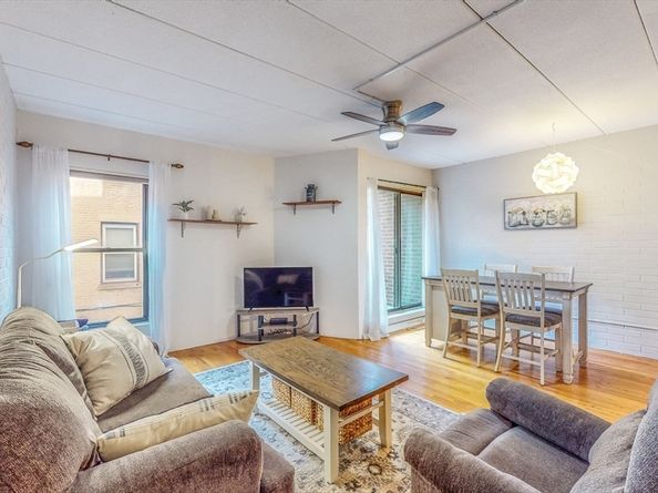 1856 Beacon St. 2C, Brookline MA 02445