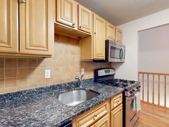 1856 Beacon St. 2C, Brookline MA 02445