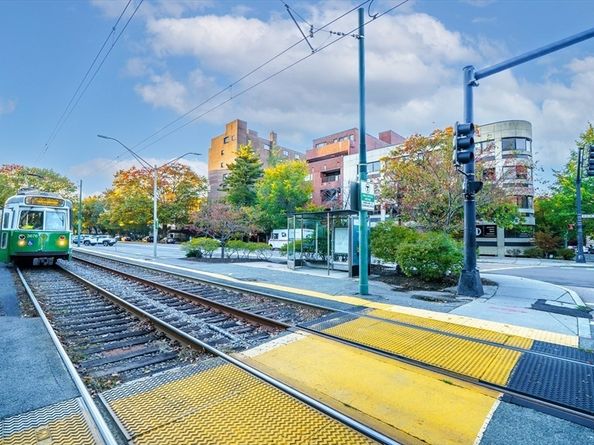 1856 Beacon St. 2C, Brookline MA 02445