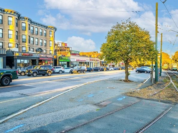 1856 Beacon St. 2C, Brookline MA 02445
