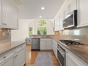 7 Wainwright Rd 29, Winchester MA 01890