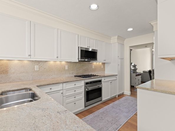 7 Wainwright Rd 29, Winchester MA 01890